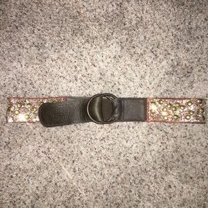 Sequence adjustable belt